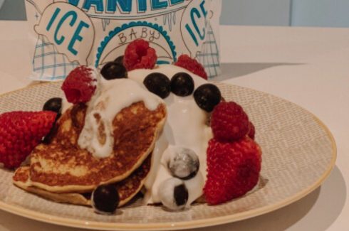banana protein pancakes with berries